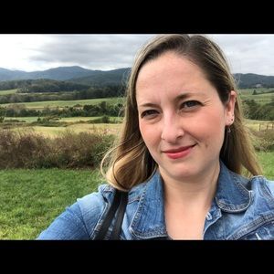 Meet your Posher, Caitlin